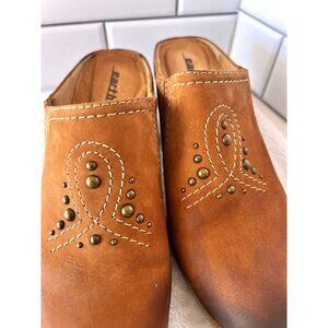 EARTH Mendon Nubuck Leather Brown Heeled Mules‎ 7.5B Women's Shoes Western Clogs
